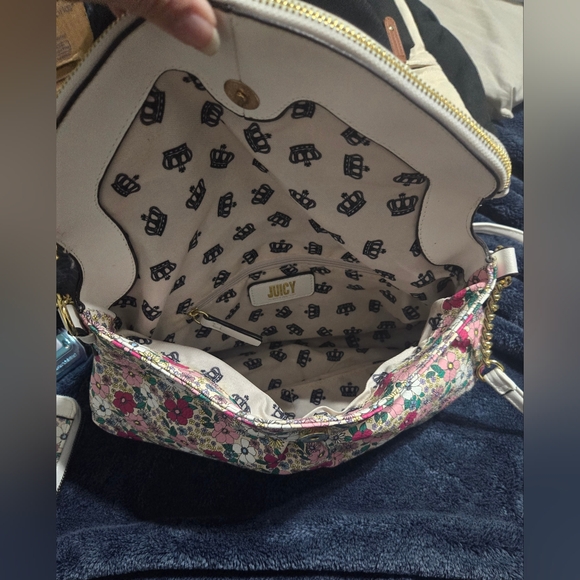 Juicy Couture Crossbody - Picture 5 of 8